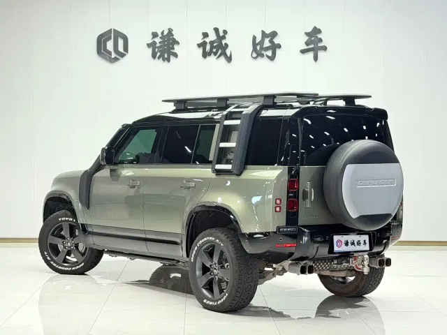 Land Rover Defender — Фото автомобиля 7