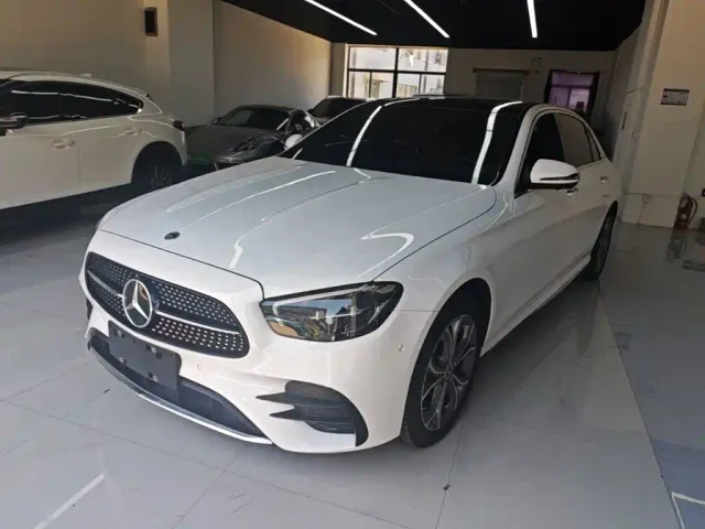 Фотография автомобиля — Mercedes-Benz E-Class