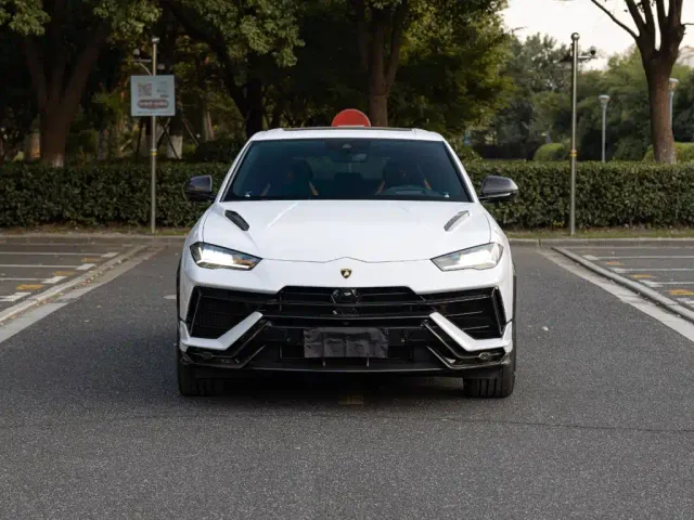 Lamborghini Urus — Фото автомобиля 2