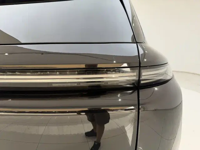 Li Auto L8 — Фото автомобиля 10