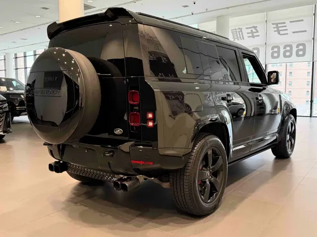 Land Rover Defender — Фото автомобиля 25