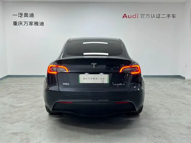 Tesla Model Y — Фото автомобиля 4