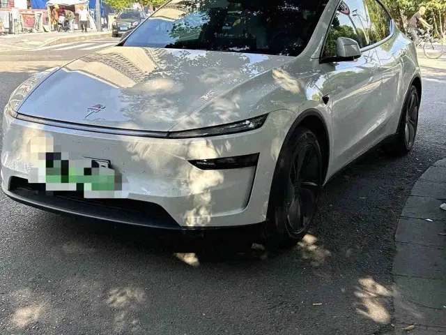 Фотография автомобиля — Tesla Model Y