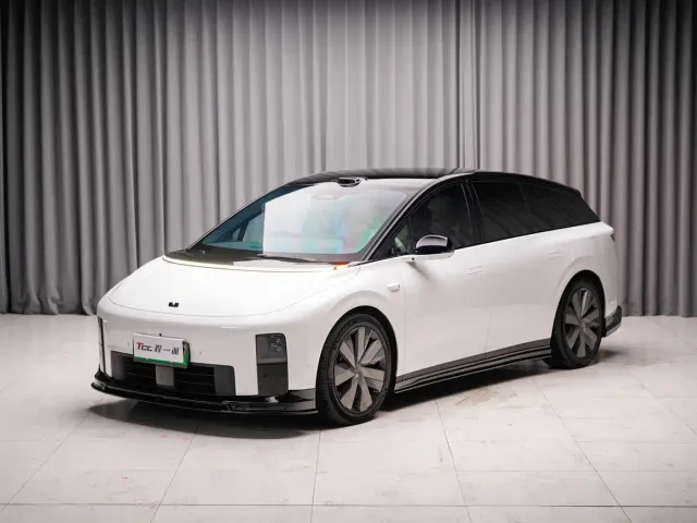 Фотография автомобиля — Li Auto i6