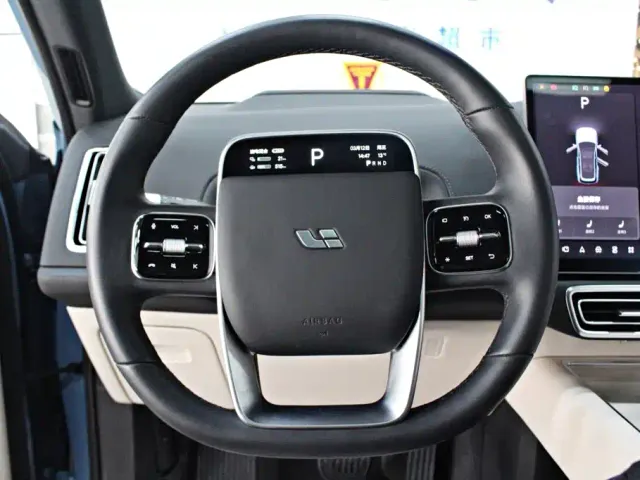 Li Auto L8 — Фото автомобиля 5