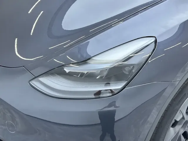 Tesla Model Y — Фото автомобиля 17