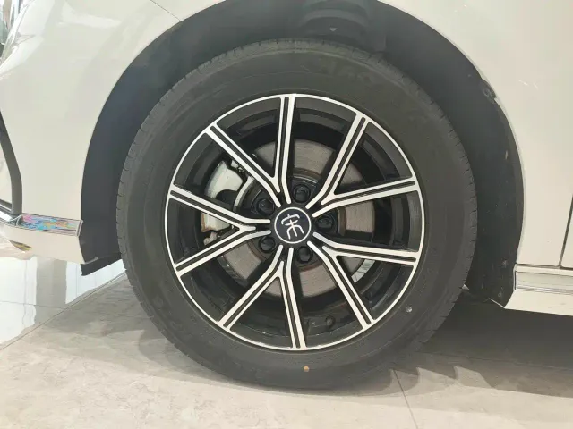 BYD Song MAX — Фото автомобиля 15