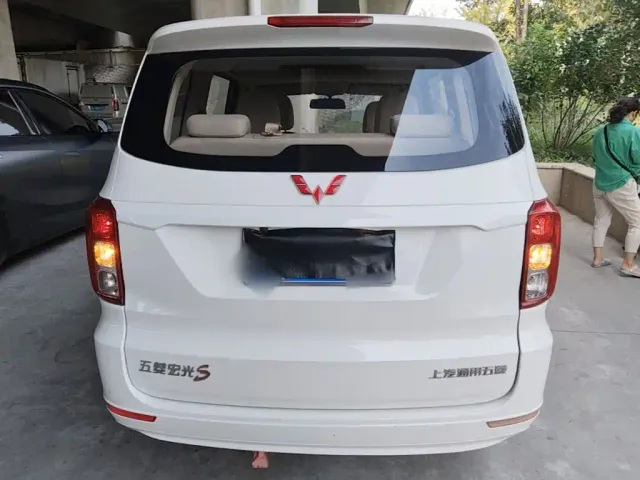 Wuling Hongguang — Фото автомобиля 5