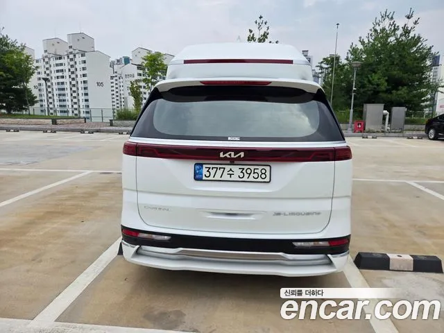 Kia Carnival Generation 4 — Фото автомобиля 4