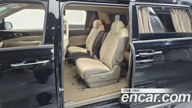 Kia Carnival Generation 4 — Фото автомобиля 17