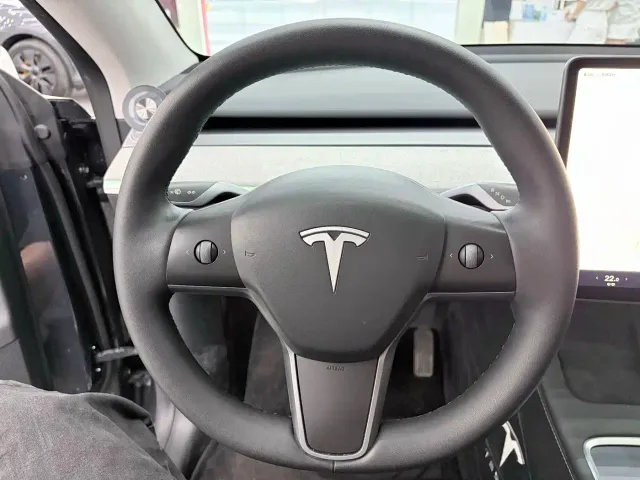 Tesla Model Y — Фото автомобиля 3