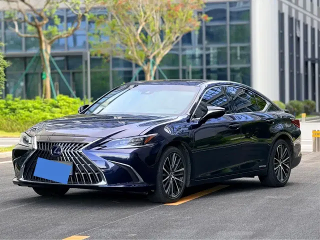 Фотография автомобиля — Lexus ES
