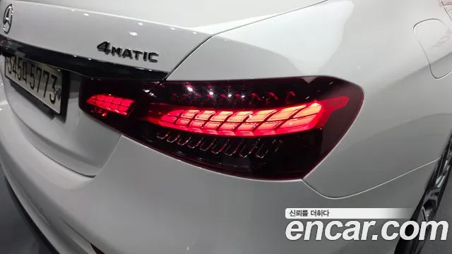Mercedes-Benz E-Class — Фото автомобиля 23