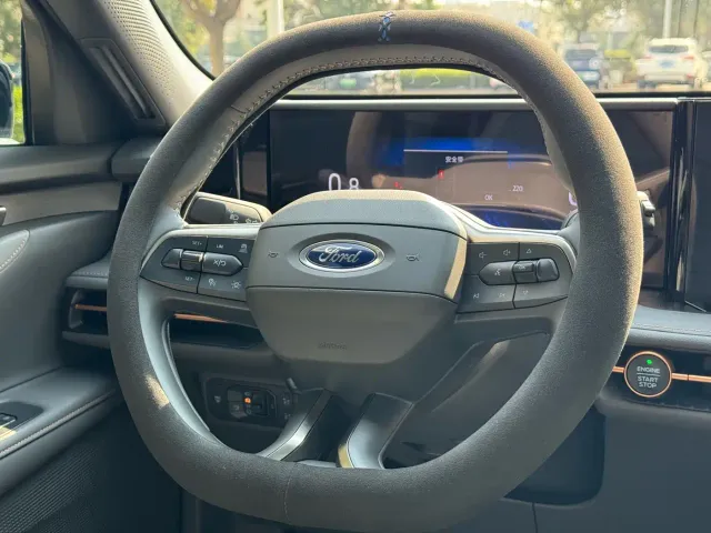 Ford Edge — Фото автомобиля 7