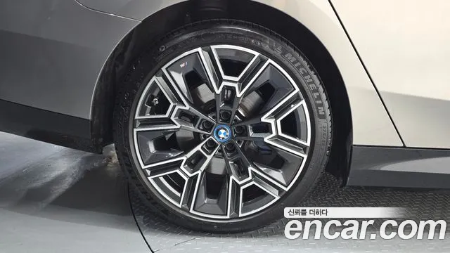BMW 5 Series G60 — Фото автомобиля 5