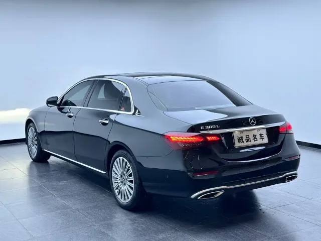Mercedes-Benz E-Class — Фото автомобиля 7