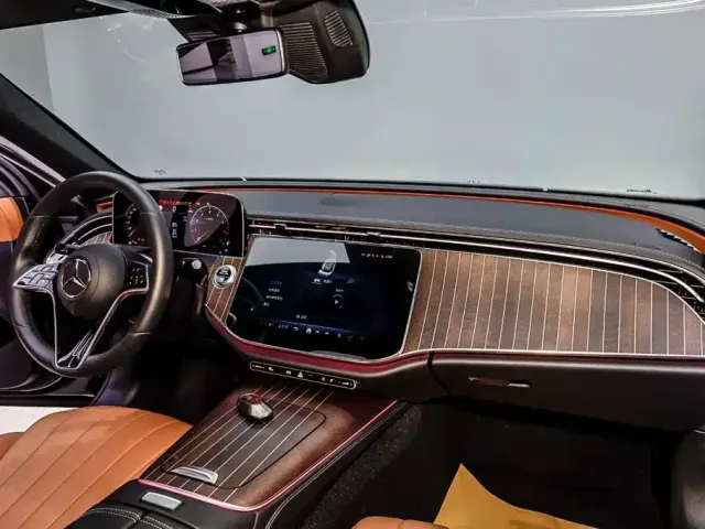 Mercedes-Benz E-Class — Фото автомобиля 29