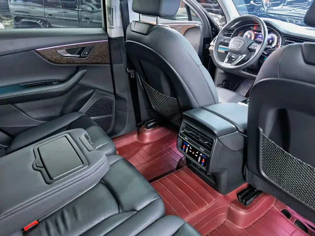 Audi Q7 — Фото автомобиля 12