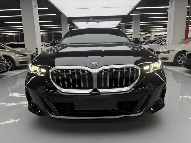BMW 5 Series — Фото автомобиля 2