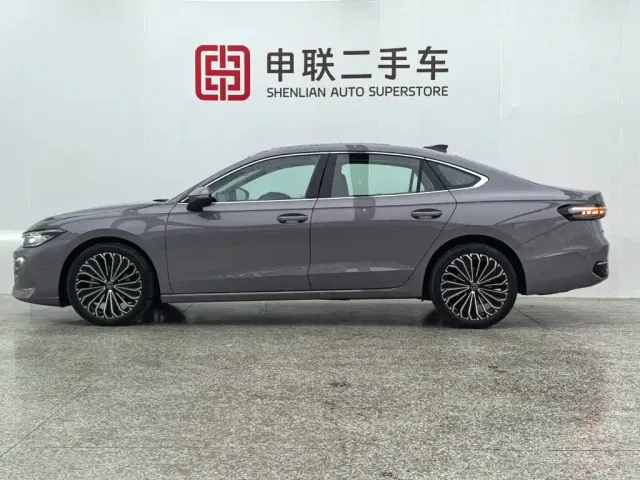 Volkswagen Passat — Фото автомобиля 3