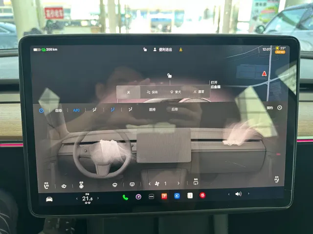 Tesla Model 3 — Фото автомобиля 10