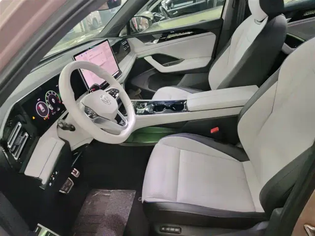 Volkswagen Tiguan L — Фото автомобиля 14