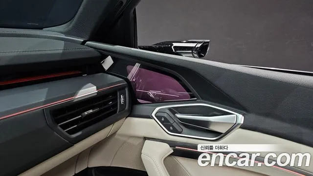 Audi e-tron — Фото автомобиля 16