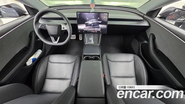 Tesla Model 3 — Фото автомобиля 10