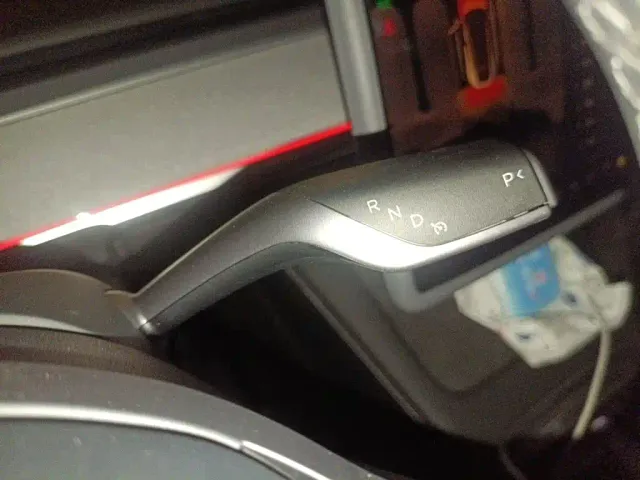 Tesla Model Y — Фото автомобиля 10