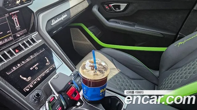 Lamborghini Urus — Фото автомобиля 8