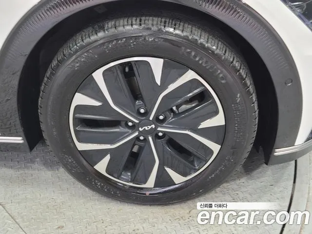 Kia EV6 — Фото автомобиля 12