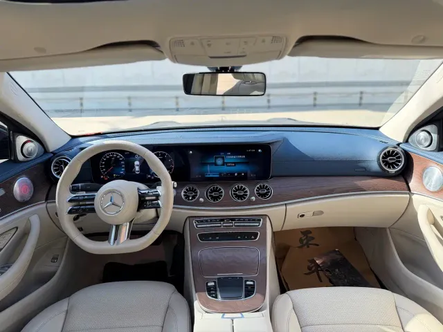 Mercedes-Benz E-Class — Фото автомобиля 6
