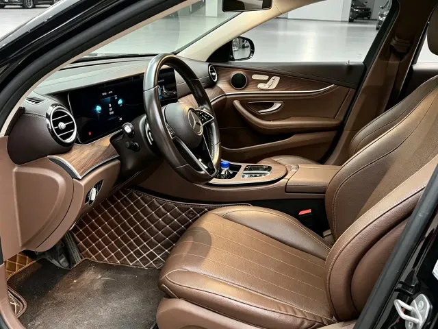 Mercedes-Benz E-Class — Фото автомобиля 19