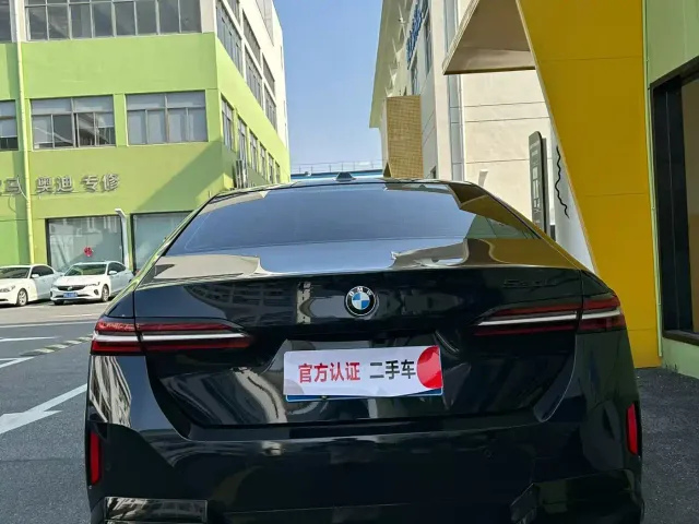 BMW 5 Series — Фото автомобиля 8