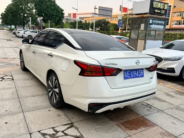 Nissan Teana — Фото автомобиля 6