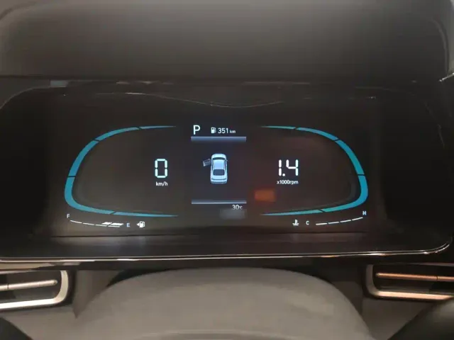 Hyundai Elantra — Фото автомобиля 3