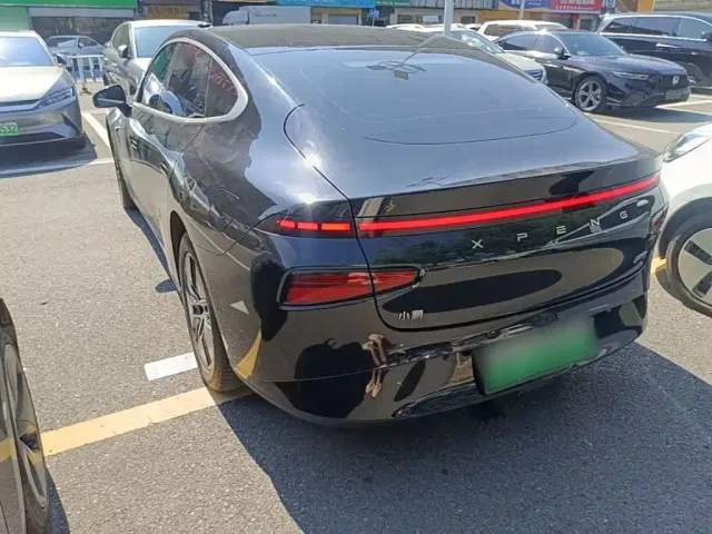 Xpeng P7 — Фото автомобиля 4
