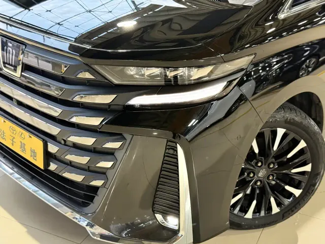 Toyota Vellfire — Фото автомобиля 5