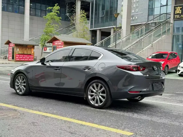 Mazda Axela — Фото автомобиля 7