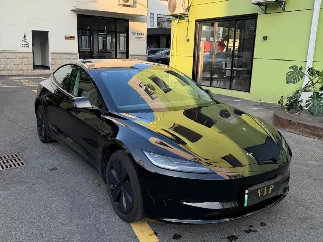 Tesla Model 3 — Фото автомобиля 2