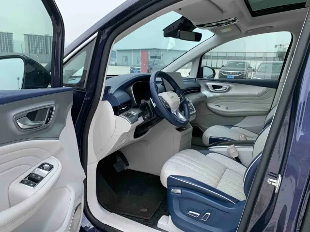 Roewe iMAX8 — Фото автомобиля 8