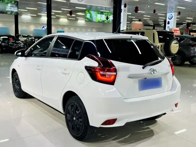 Toyota Vios FS — Фото автомобиля 4