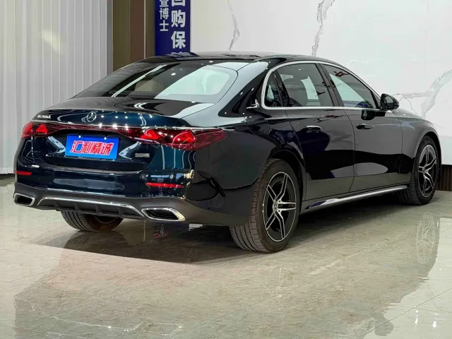 Mercedes-Benz E-Class — Фото автомобиля 23