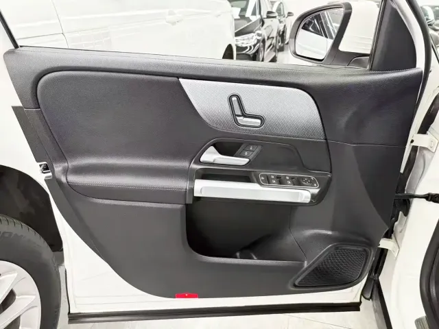 Mercedes-Benz GLB-Class — Фото автомобиля 10