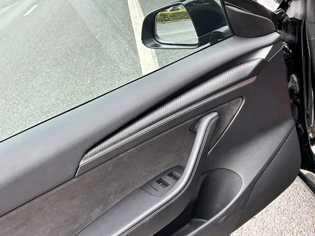 Tesla Model 3 — Фото автомобиля 8