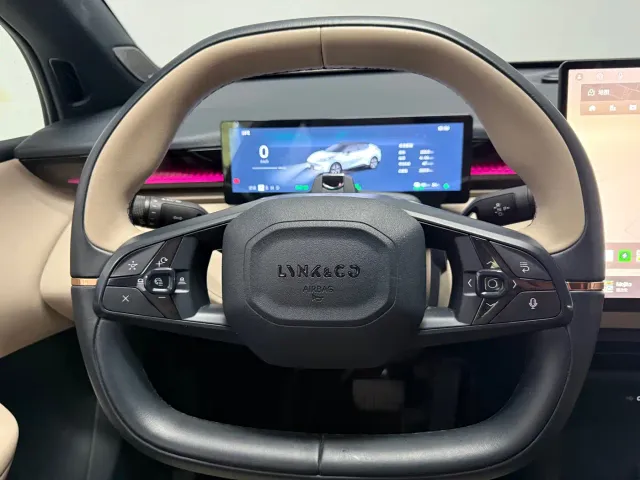 Lynk & Co Z20 — Фото автомобиля 11