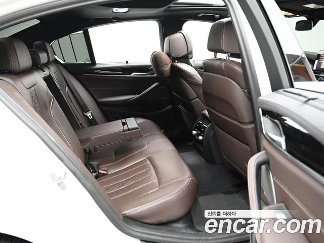 BMW 5 Series G30 — Фото автомобиля 12