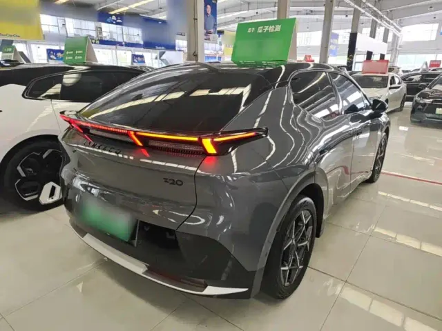 Lynk & Co Z20 — Фото автомобиля 6