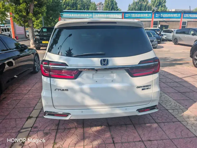 Honda Odyssey — Фото автомобиля 5