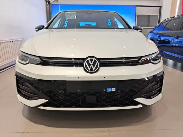 Volkswagen Golf — Фото автомобиля 2